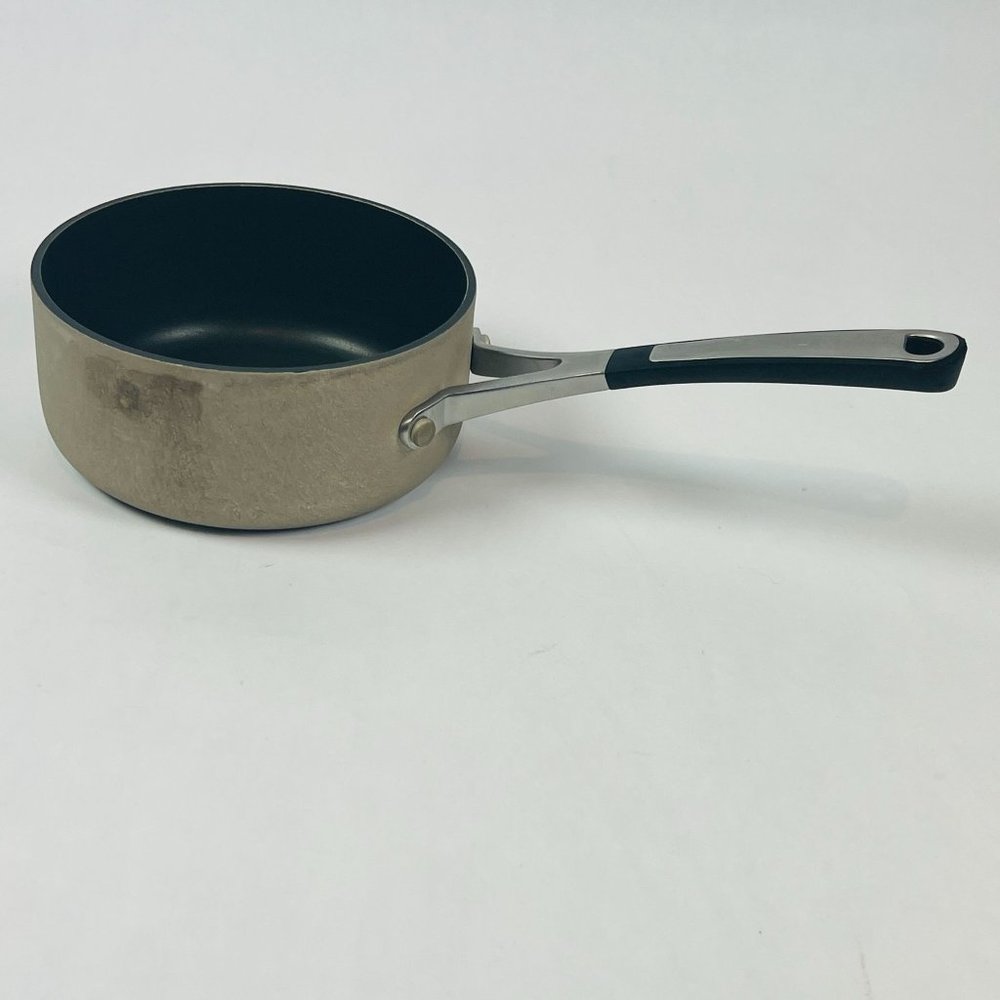 Calphalon 1 Quart Sauce Pan Pot 8701 94L